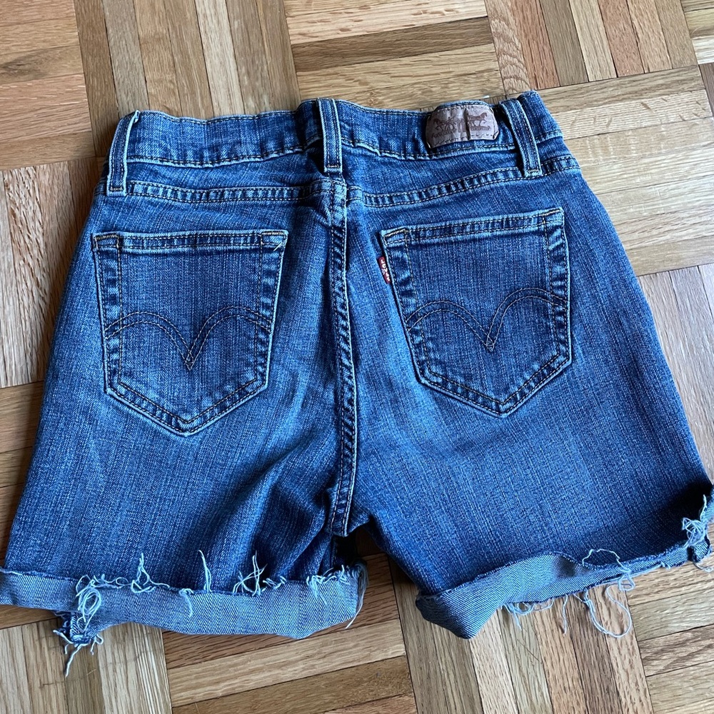 Levi’s Cut-Off Shorts Size 27